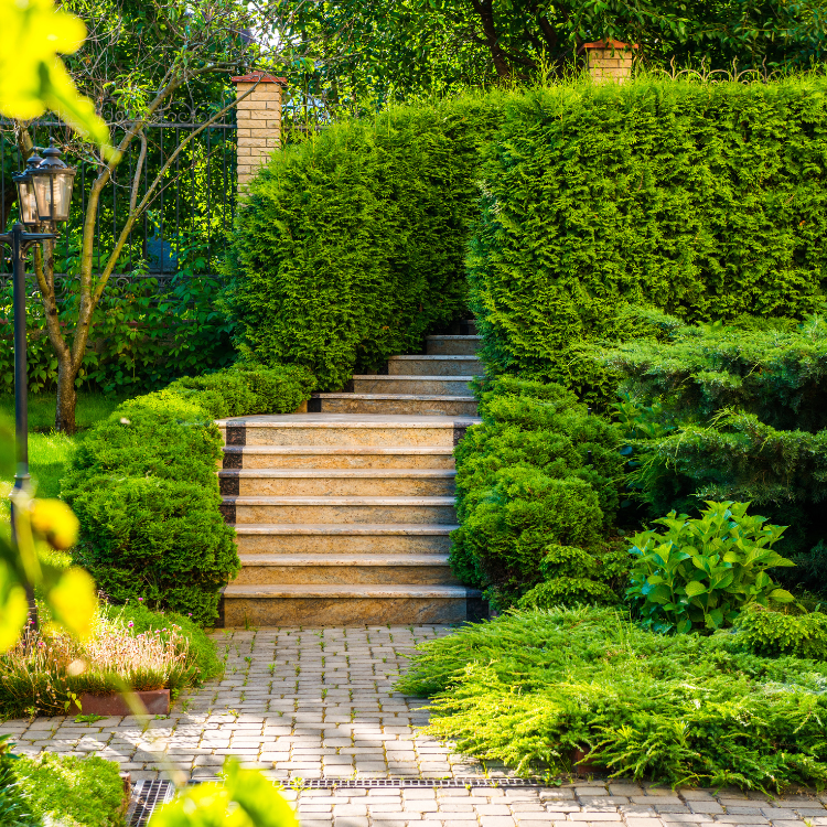 Landscaper in Bloomfield Hills, Michigan Landscaper in Bloomfield Hills, Michigan